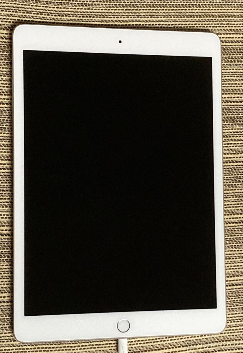 iPad 7. generace Wi-Fi, 32 GB v top stavu