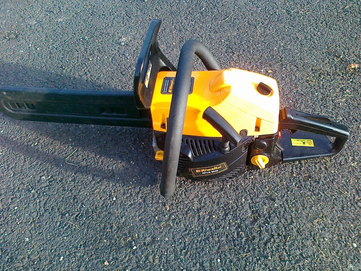 Riwall PRO Benzínová motorová pila RPCS 5040