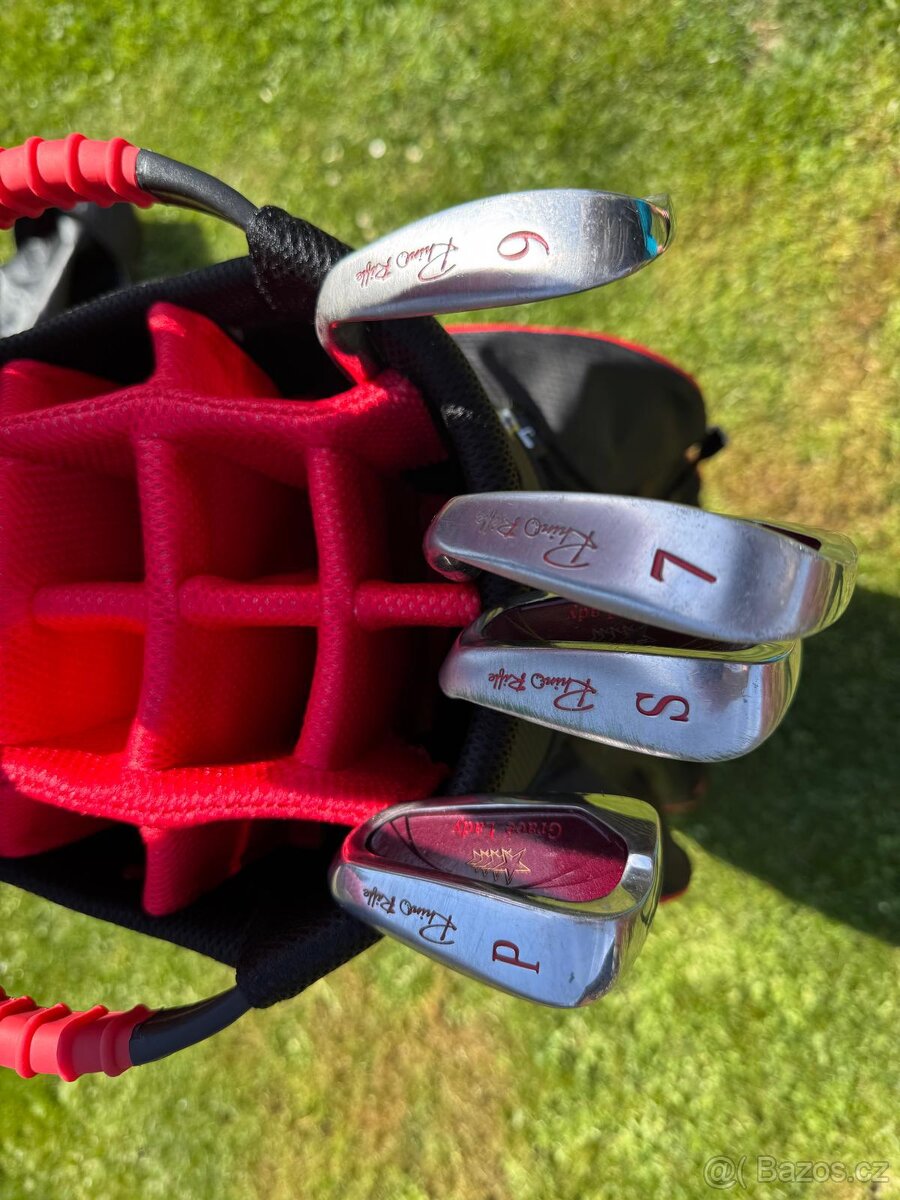 Golfové hole (2sady) včetně mechanického vozíku