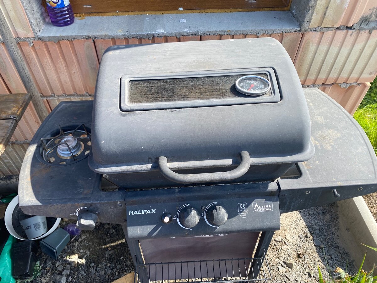 Plynový gril Halifax s plotýnkou plně funkční