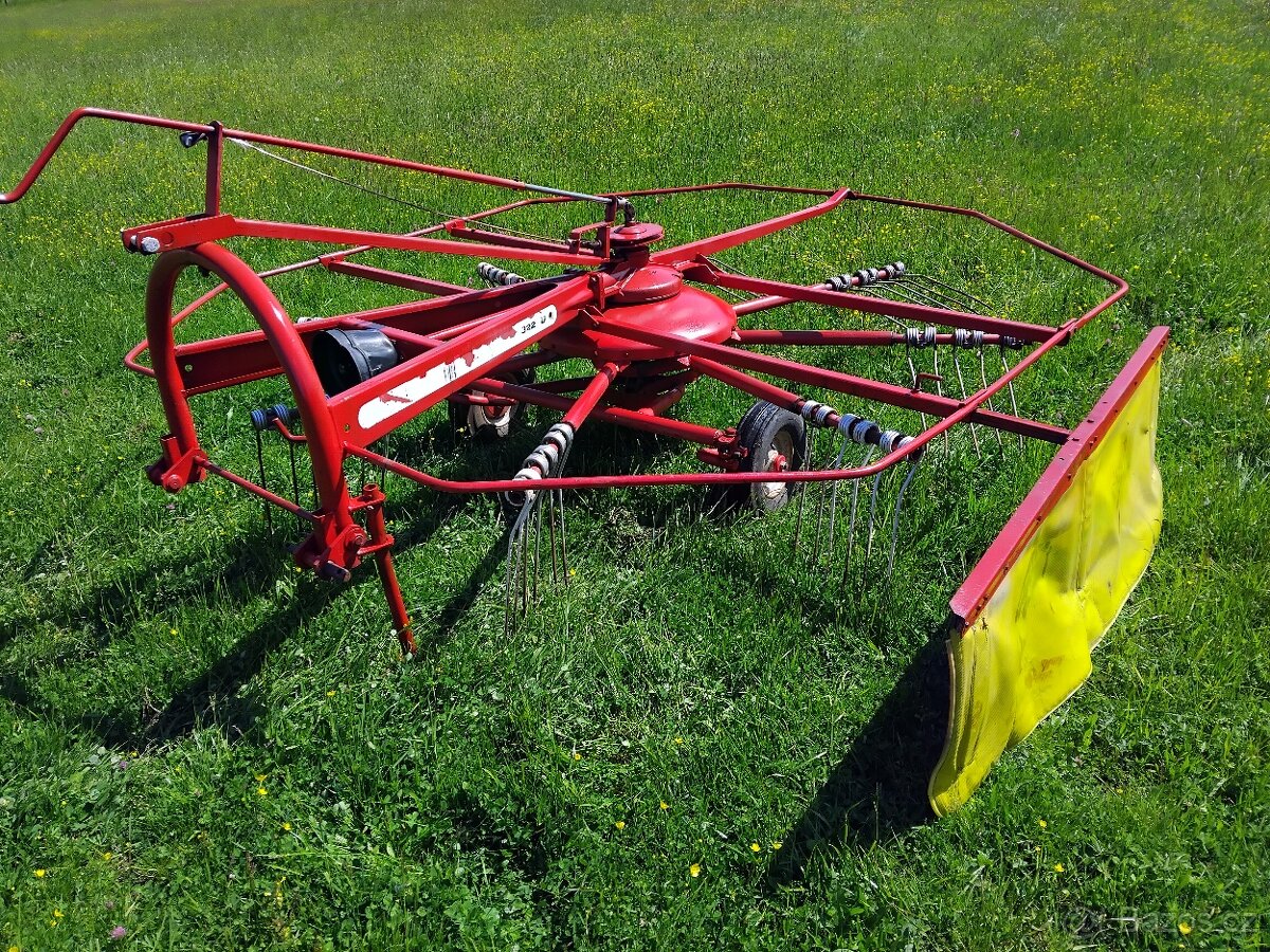 Shrnovač sena Pottinger 322 U