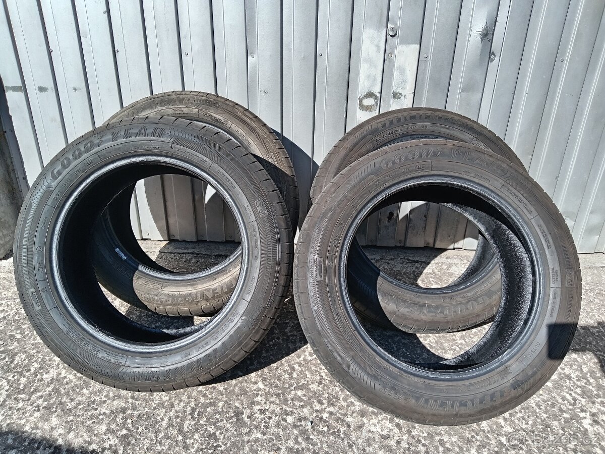 Sada gum Goodyear Efficientgrip Performance 2 205/55 R16 91V