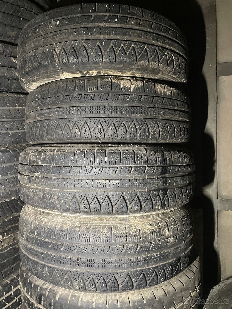 Zimni pneu 195/60 r15