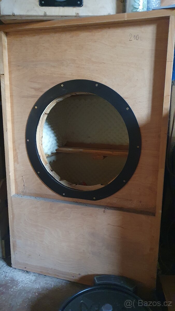 Velká reprobedna na 15" bas 120 litrů