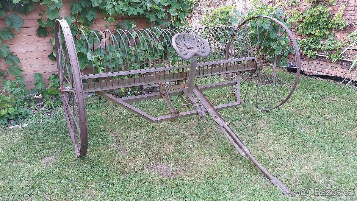 Pohrabáč na seno