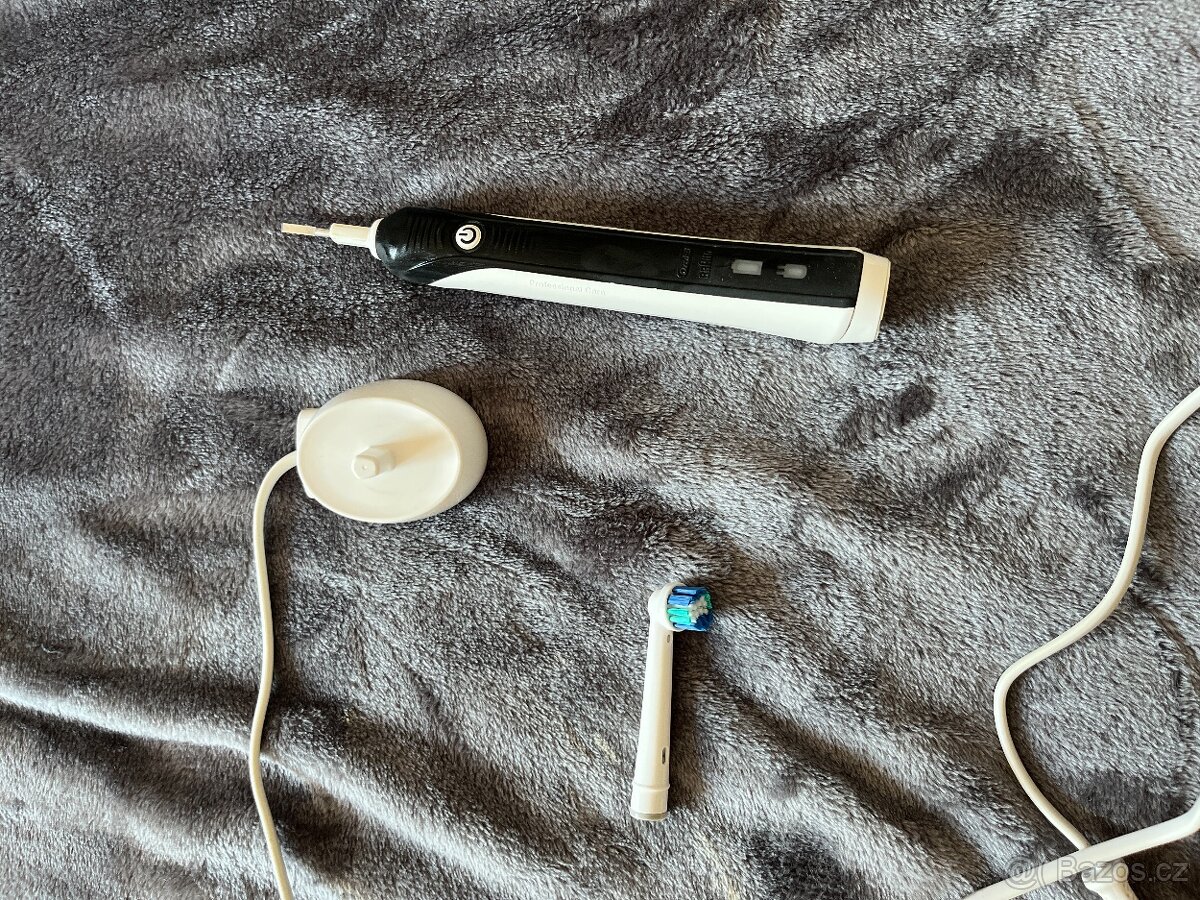 Elektrický zubní kartáček Oral-B PRO