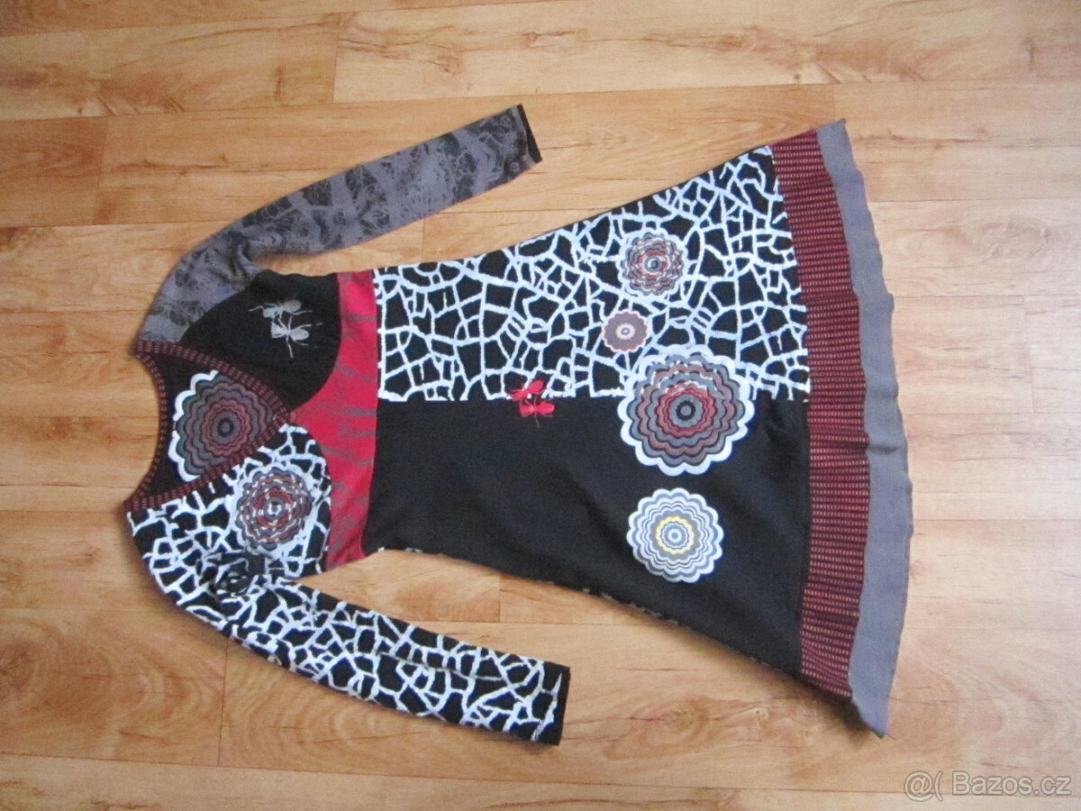 Šaty vel. M/L, 100% bavlna, zajímavý design, délka 100 cm