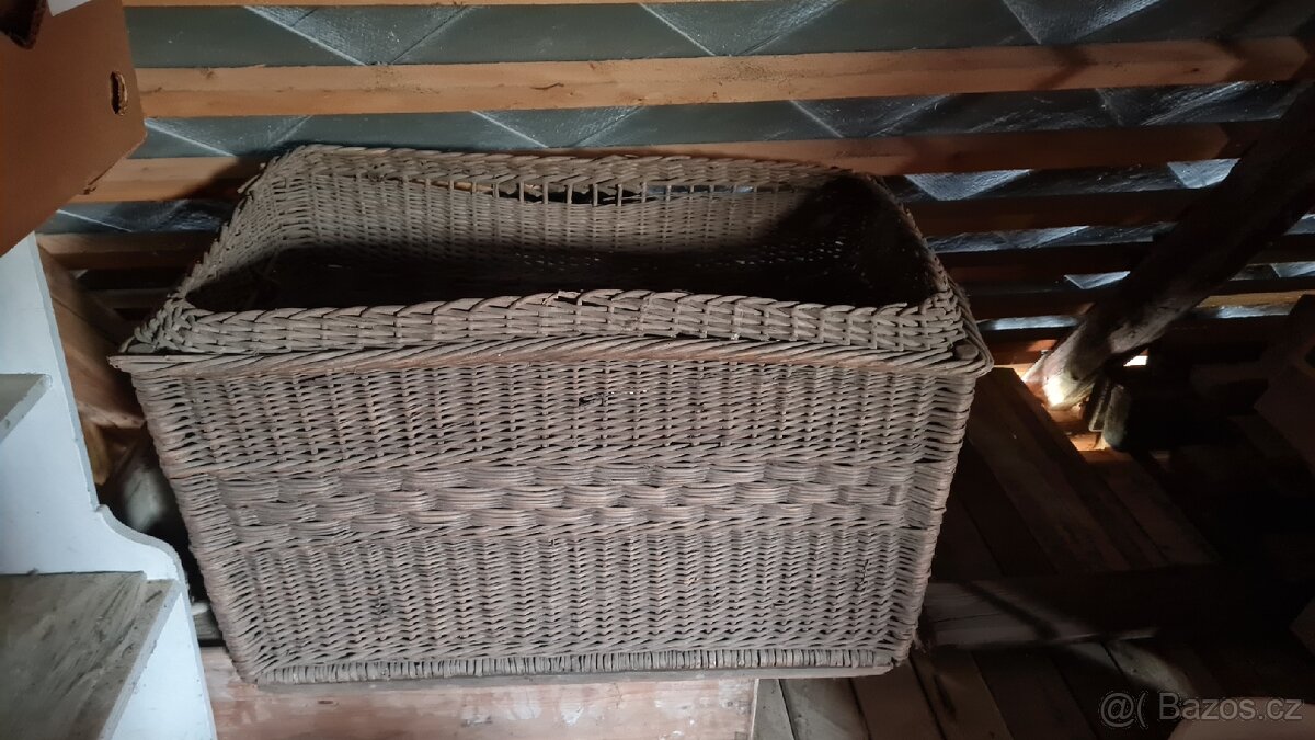 Velký proutěný koš nebo trhula