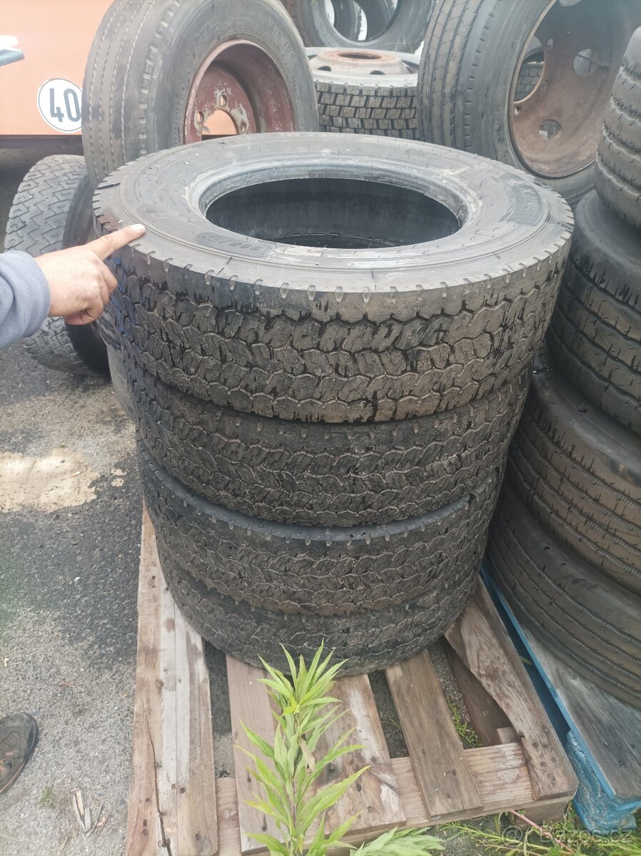 Pneu Michelin X Multi    225 75 17,5