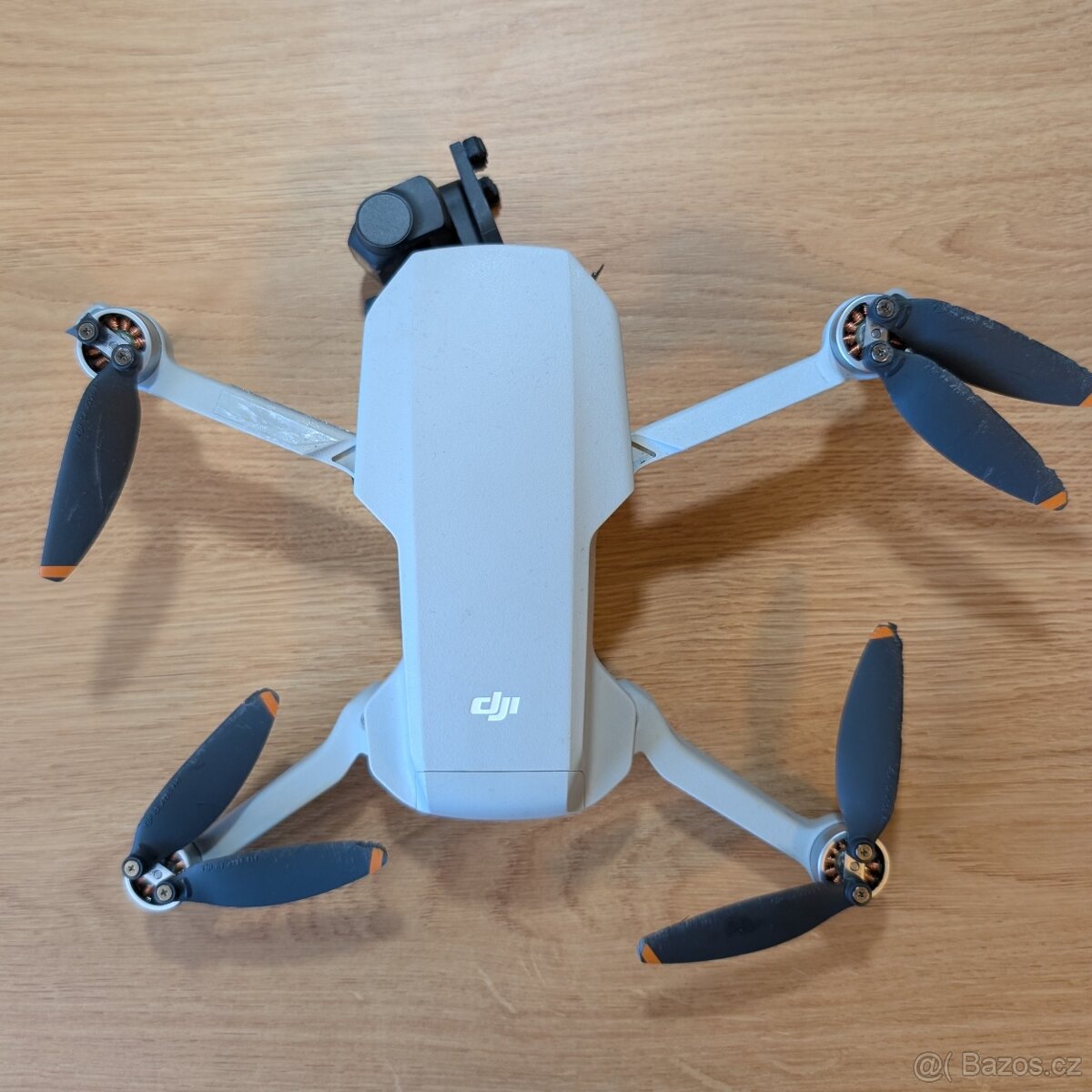 DJI Mini 4K – odlomeny gimbal, prasknuté rameno