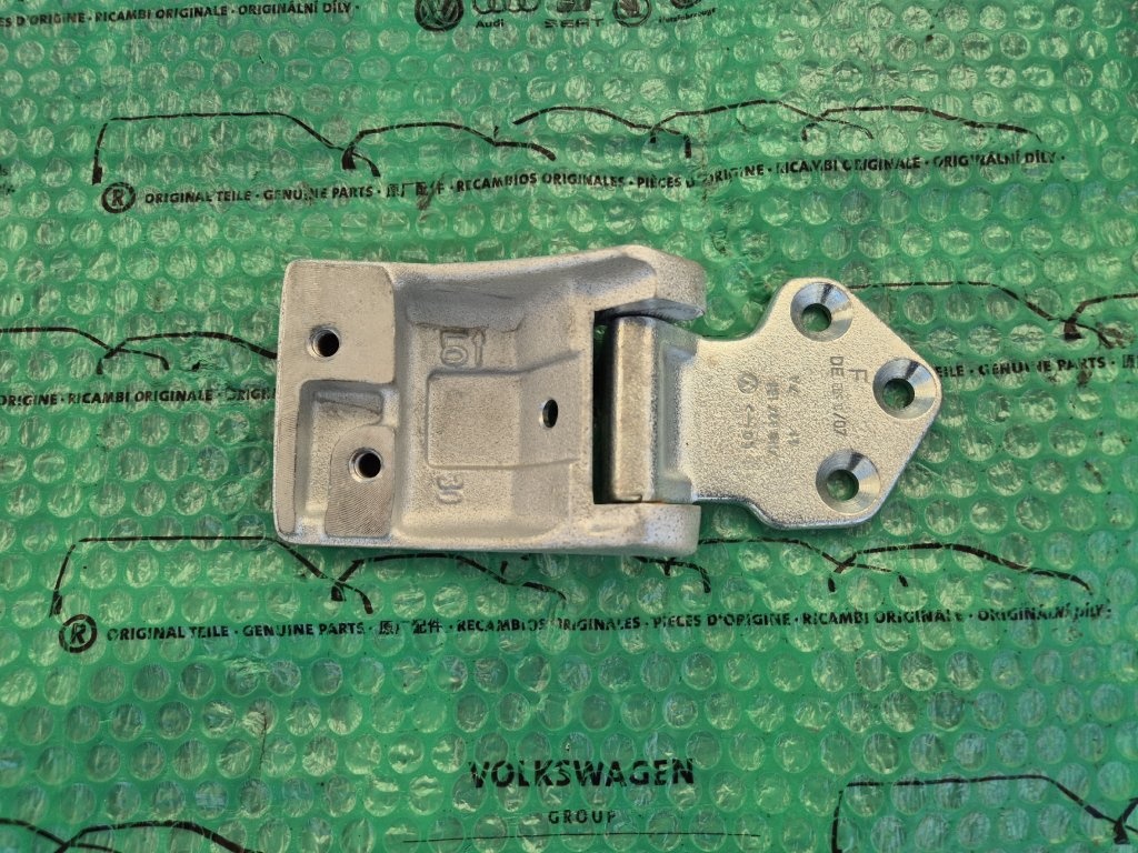 levý horní pant zadních křídlových dveří VW Transporter T5 ,