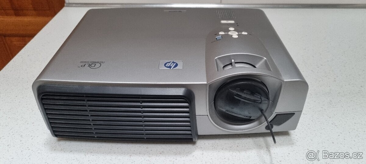 Hp dlp projektor vp6110 + napájecí a VGA kabel