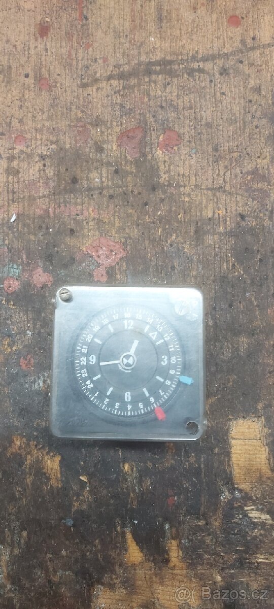 Spínací hodiny?
