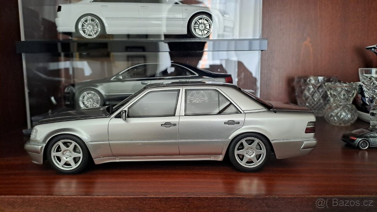 Mercedes-Benz E500 Brillantsilber 1994 Ottomobile 1:18