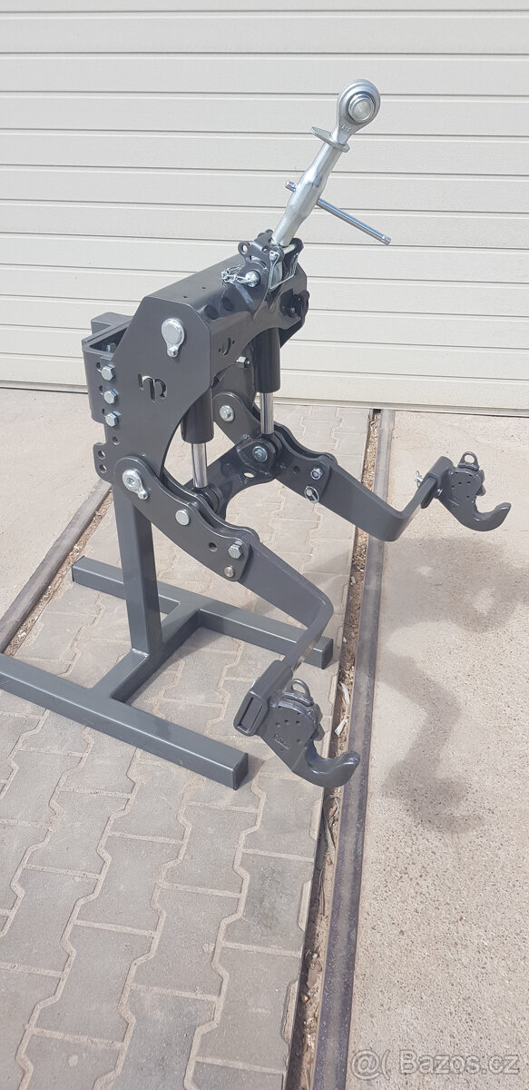 universální přední tříboový závěs 1,1 t