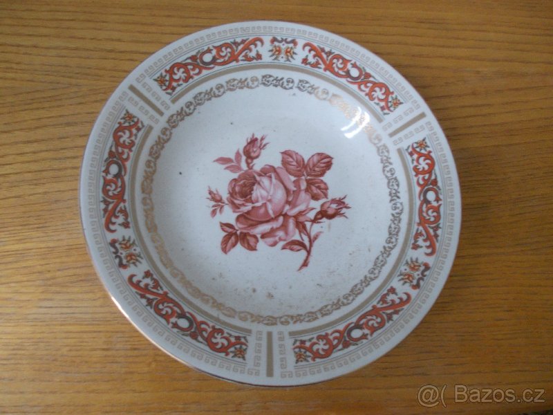 porcelánový talíř