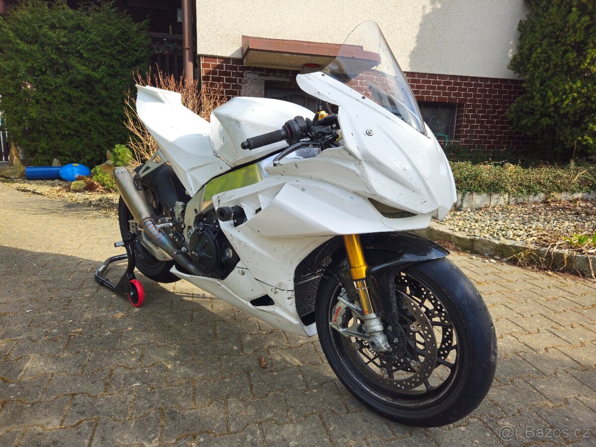 Aprilia RSV4 1100 Factory (2022)