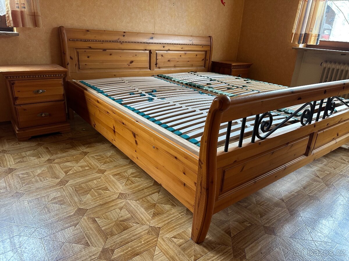 Celomasivní značková ložnice Musterring, borovice