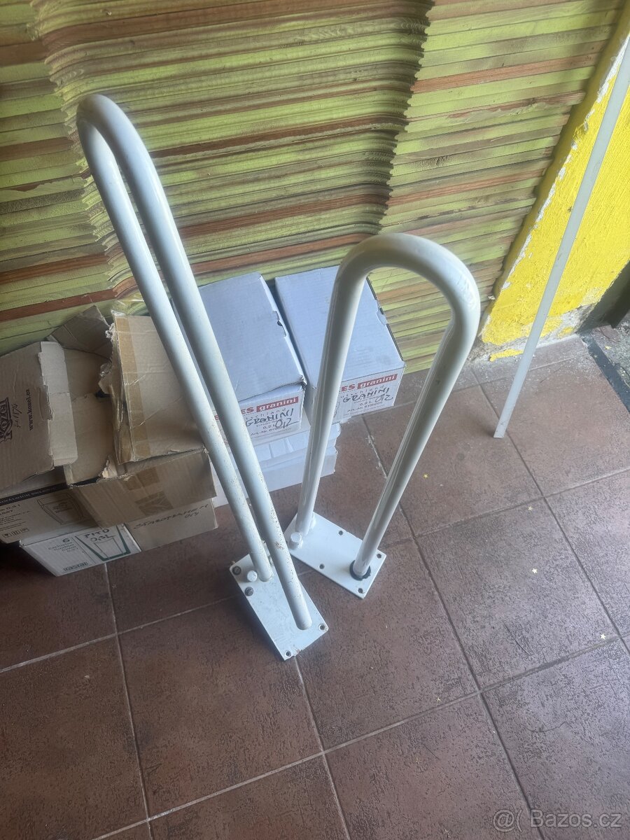 Invalidní madla na wc