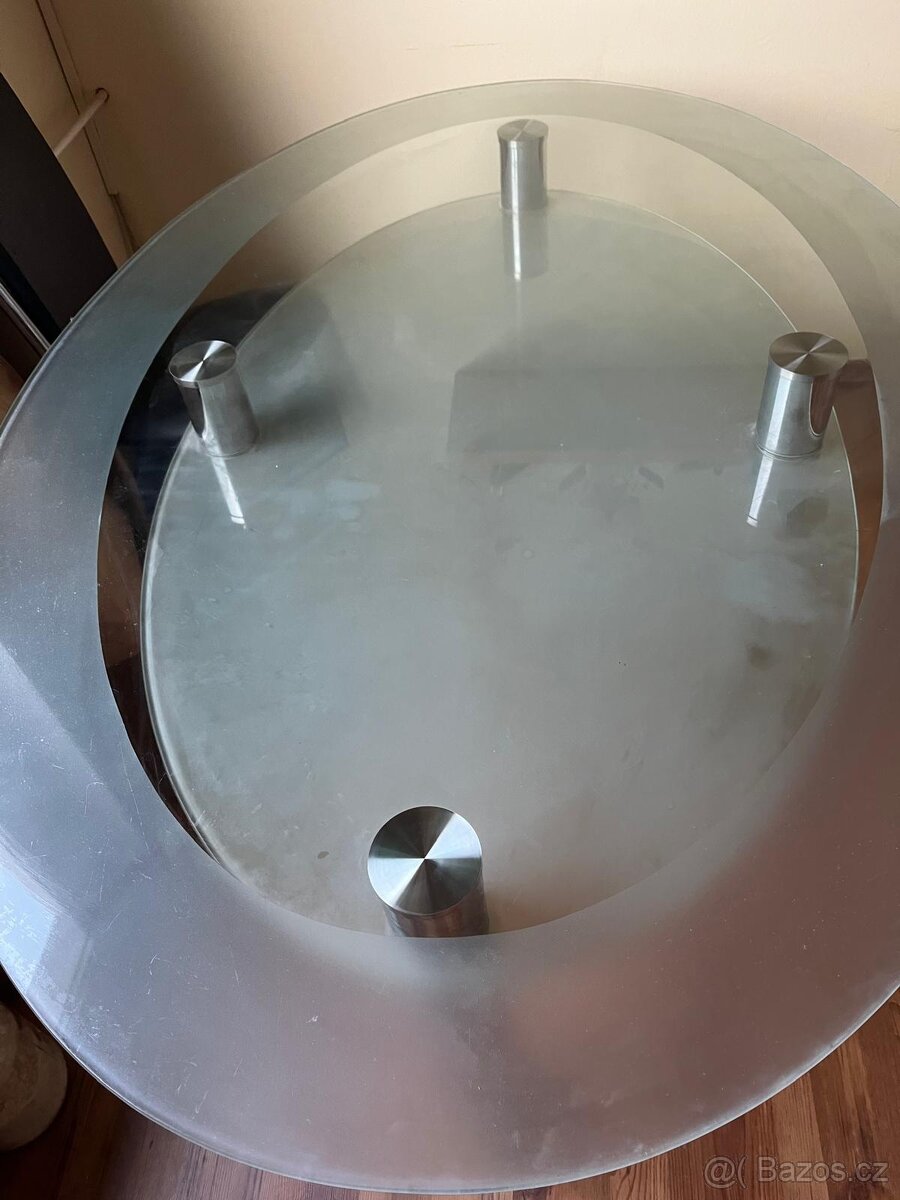 Prodám skleněny kuchyňski stul.