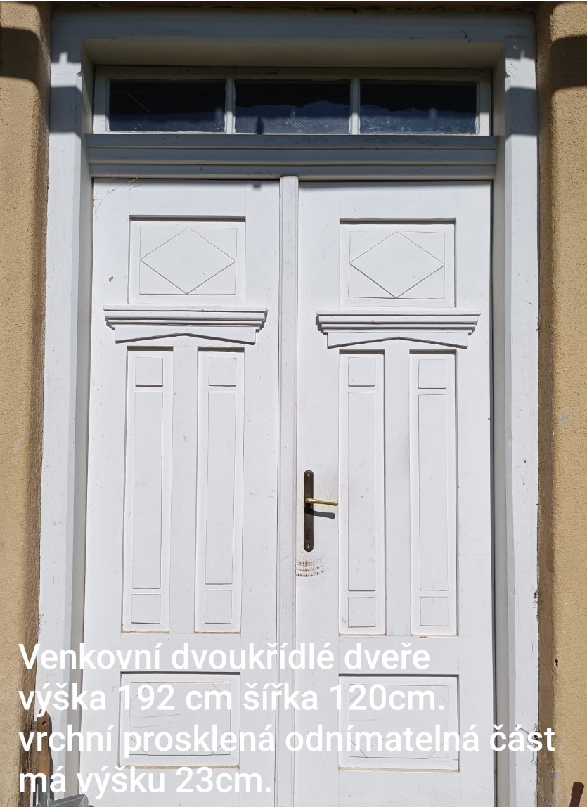 Masivní dřevěné dveře