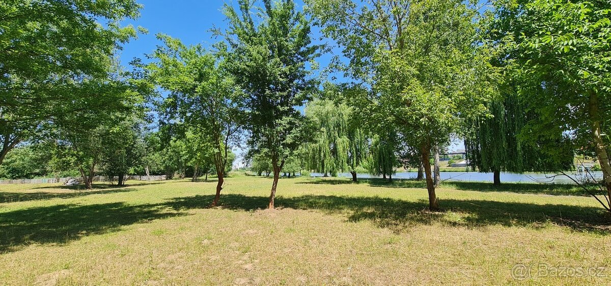 Prodej rozlehlého pozemku (10 828 m2), Praha 5 - Lahovice