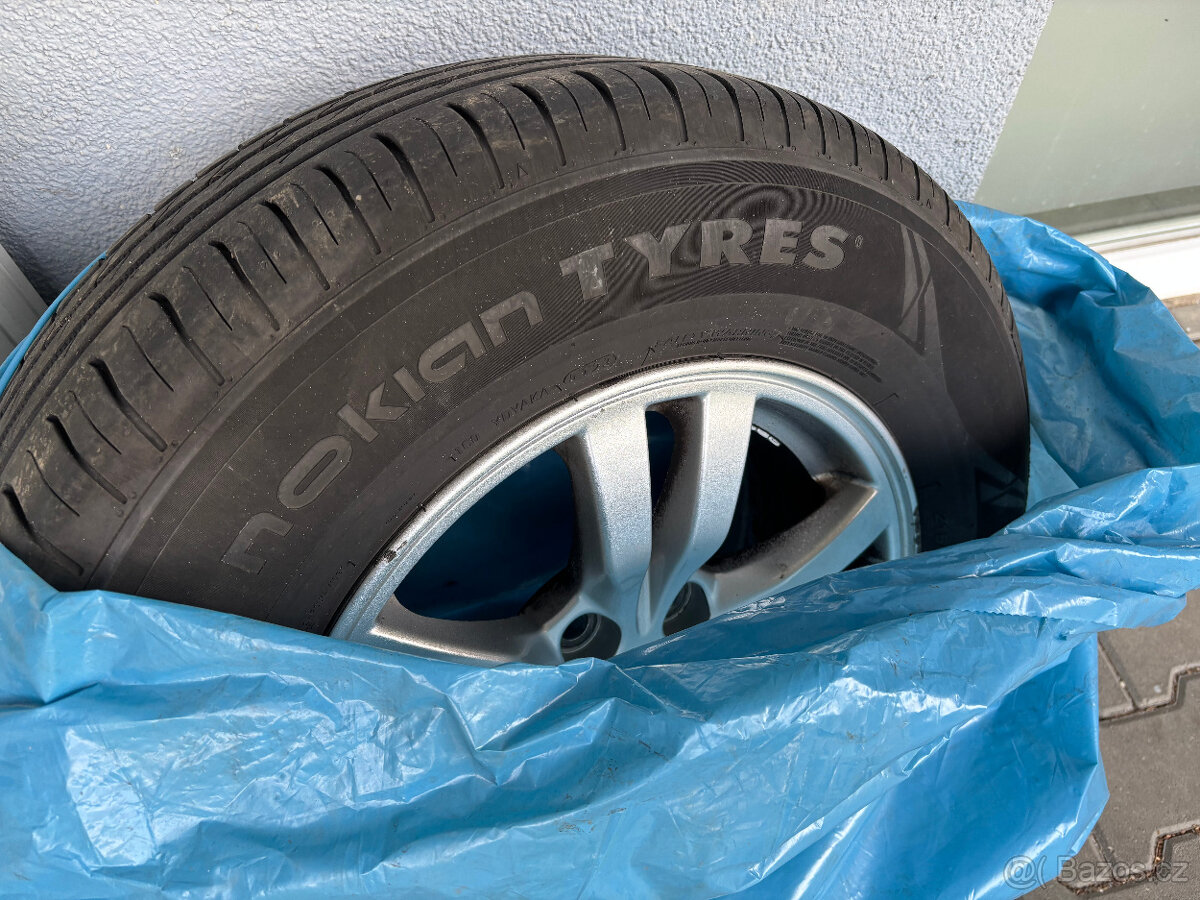 Originální sada kol na discích, Nokian 215/70 včetně TPMS