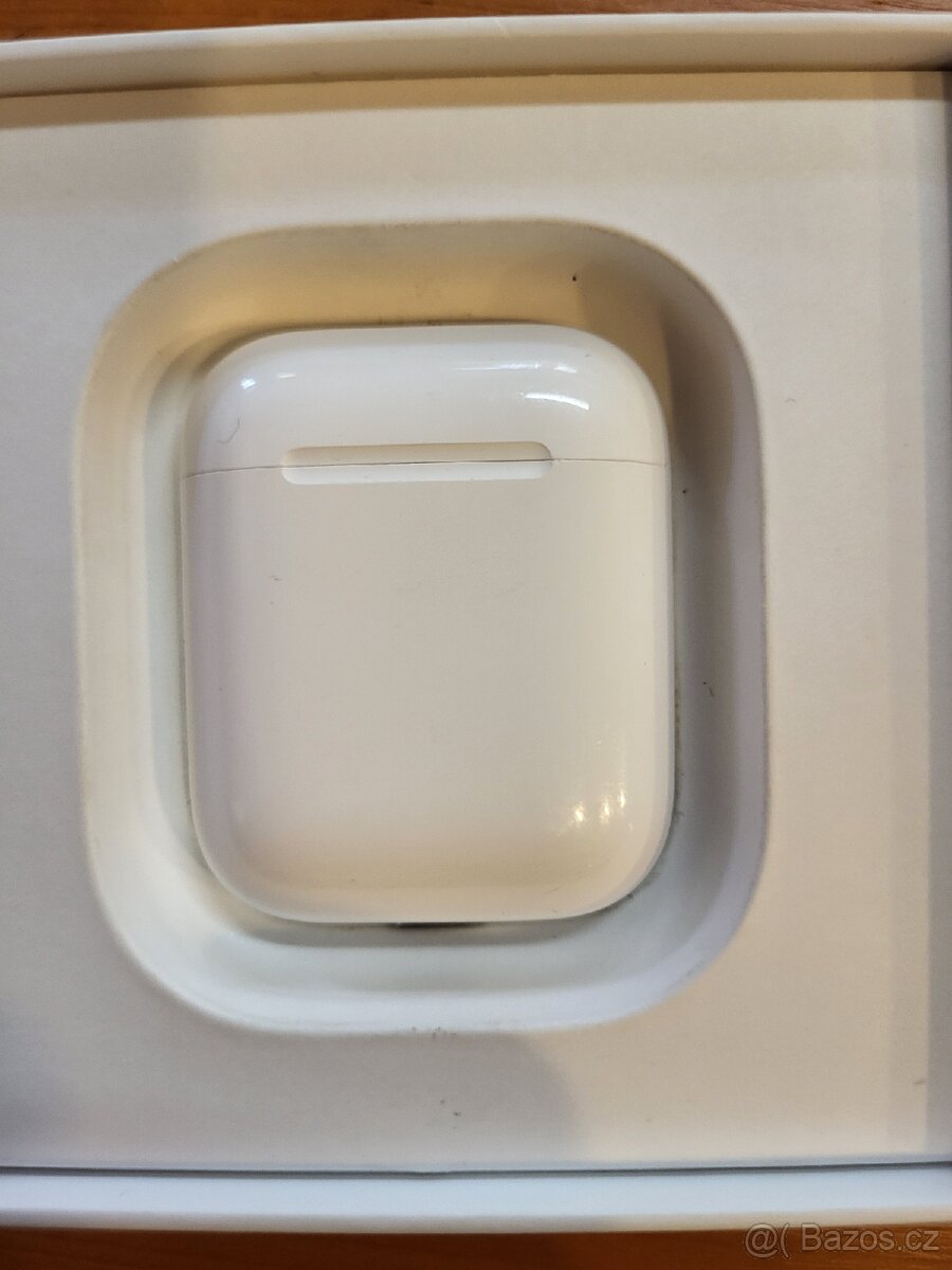 AirPods sluchátka