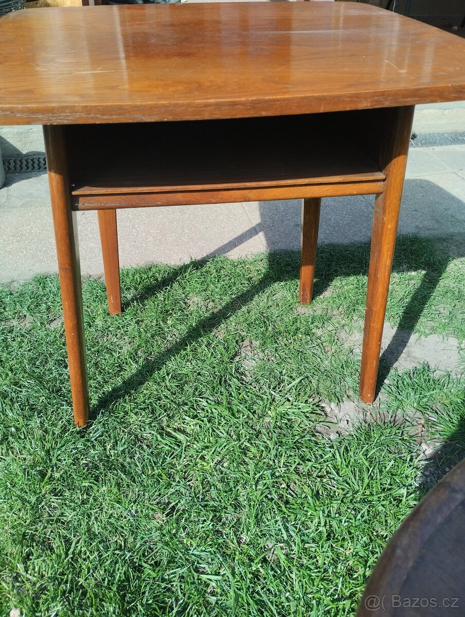 Retro stolek s otočnou deskou, stůl
