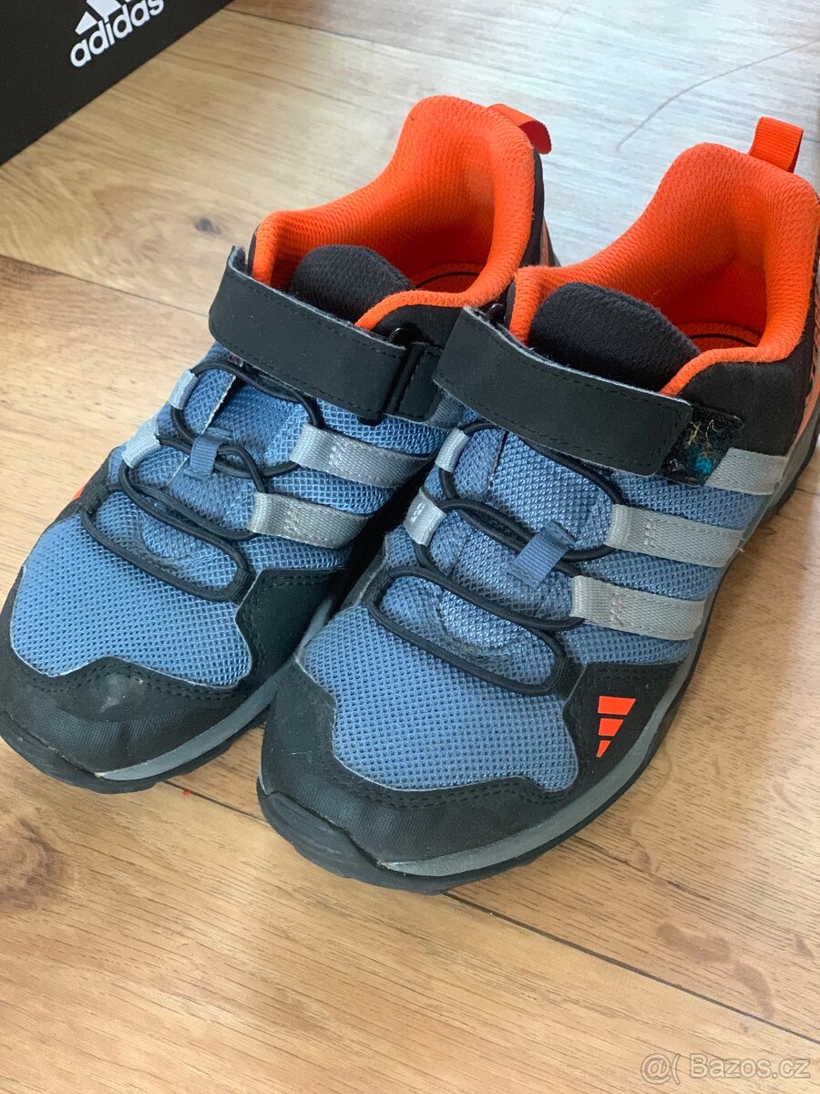 Dětské tenisky Adidas Terrex (vel. 33)