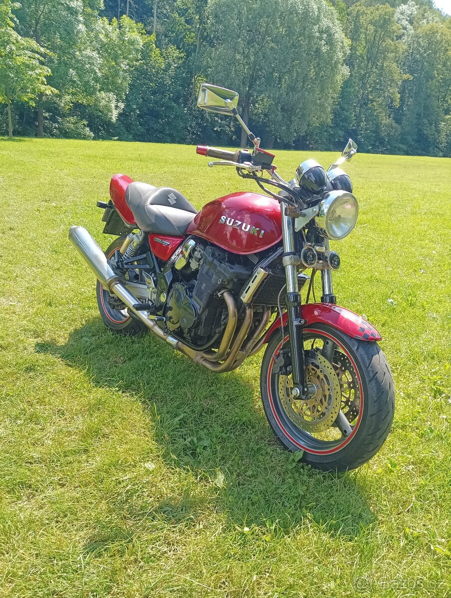 Suzuki GSX 750 inazuma