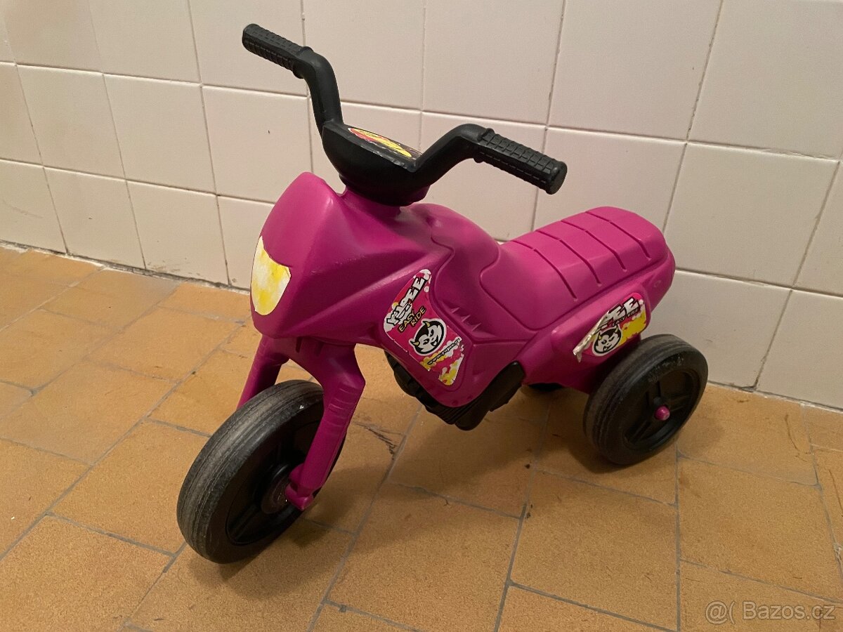 Plastové odrážedlo