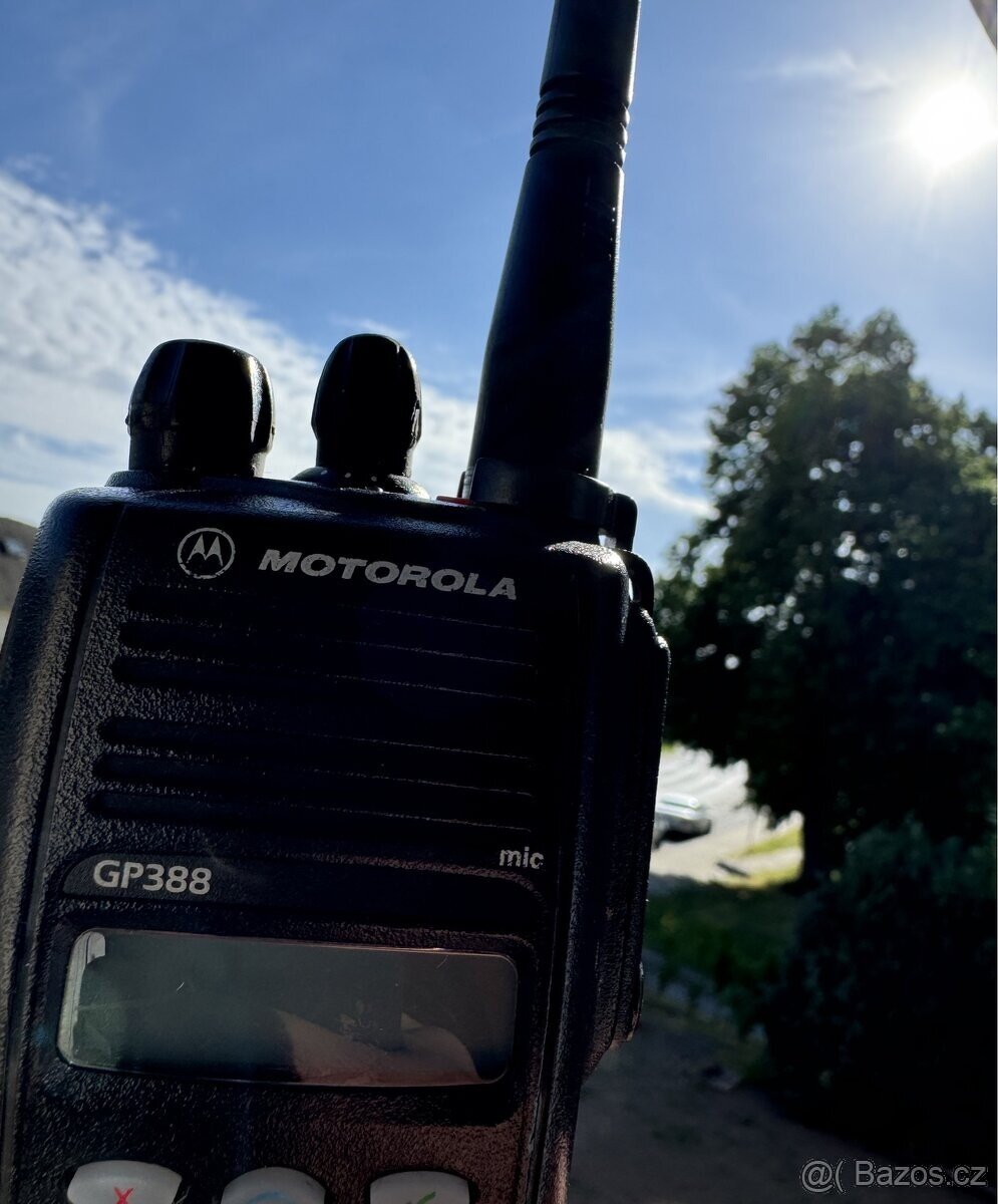 🌟 MOTOROLA GP388 – VYSÍLAČKA, KTERÁ ZMĚNÍ VÁŠ SVĚT 🌟