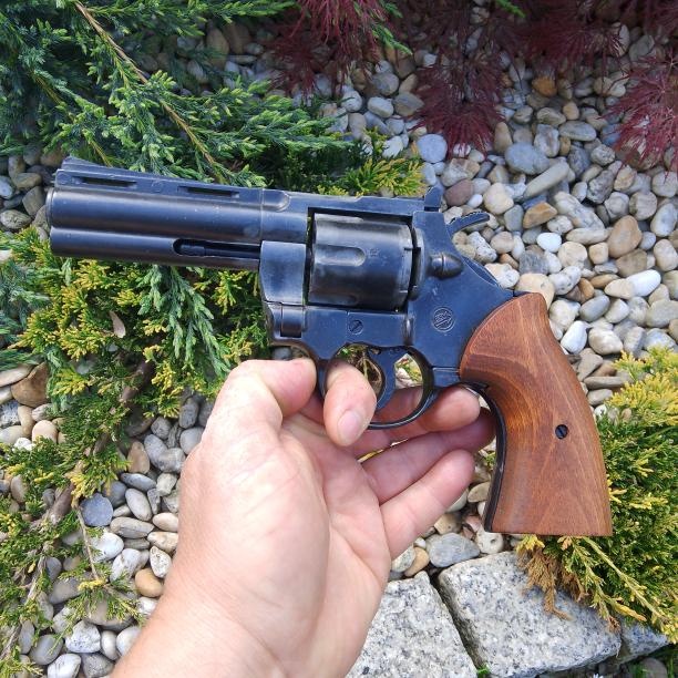 Plynová pistole,revolver bruni magnum python-9mm BEZ REGISTR