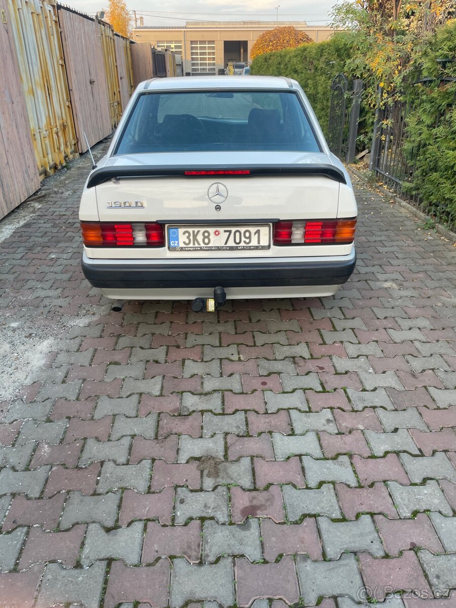 Křídla (spoilery) kufru mercedes