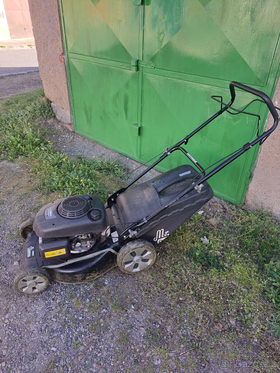 Zahradní sekačka s pojezdem HONDA
