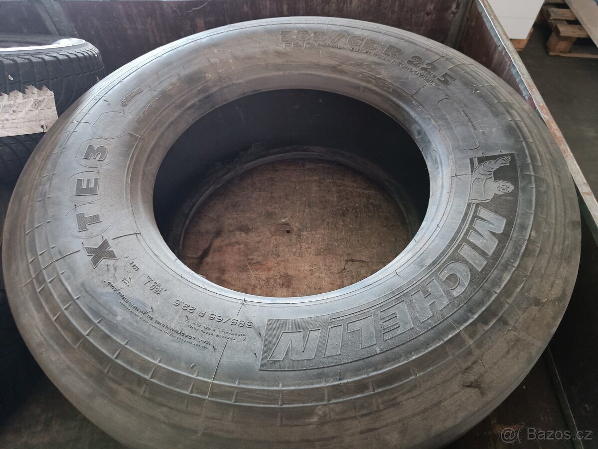 Nákladní pneu Michelin XTE3 385/65 R22,5