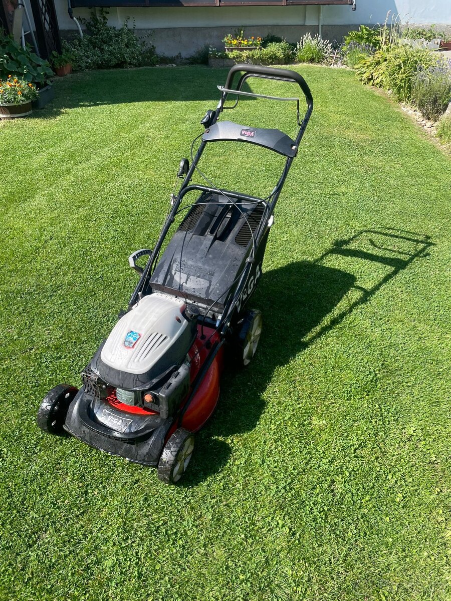 Benzínová sekačka VeGa 46 HWXV s pojezdem