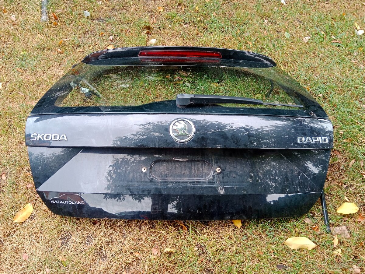 5 dveře škoda rapid Space back černá metal metal