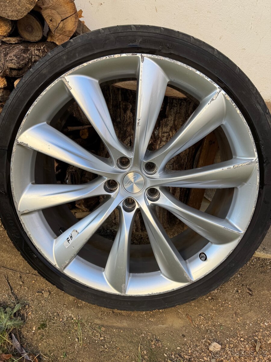 Prodám 4 hliníková kola x 22” Tesla Model X Turbine