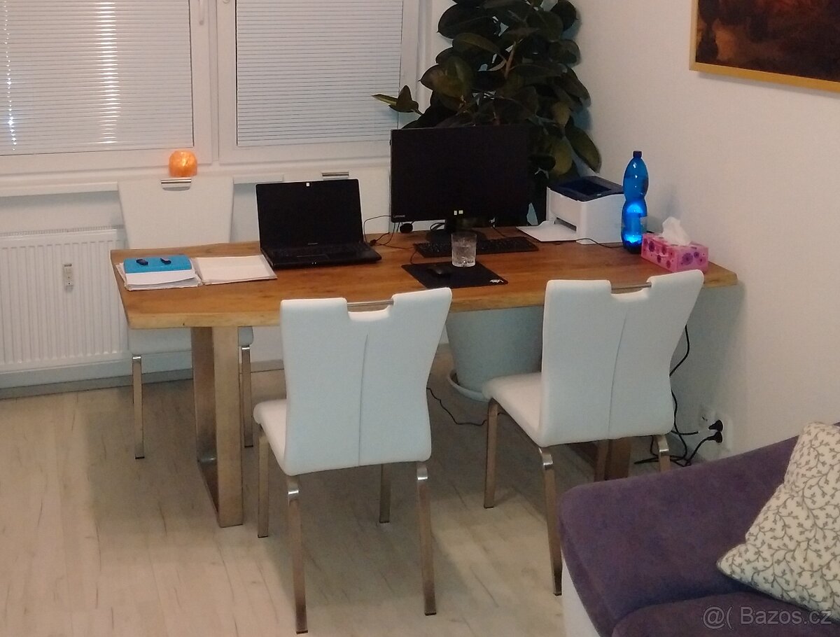 Nabízím k prodeji akáciový stůl