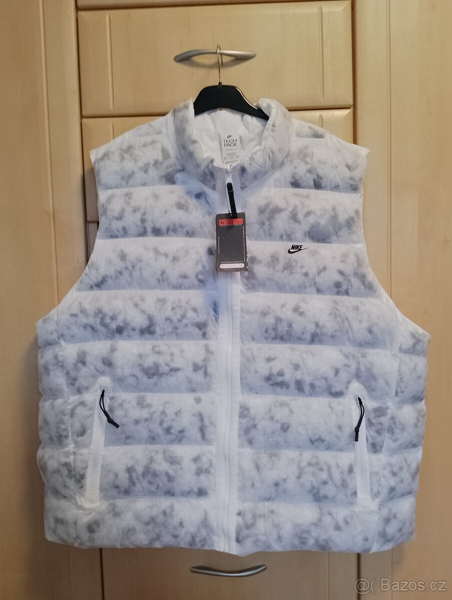 Vesta péřová značky NIKE nová velikost 3XL