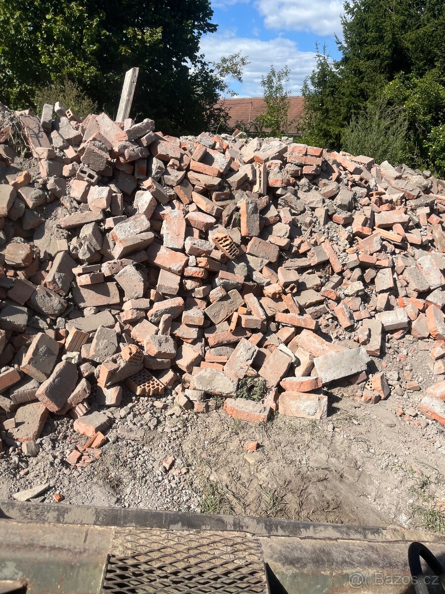 Staré cihly (stavební suť)