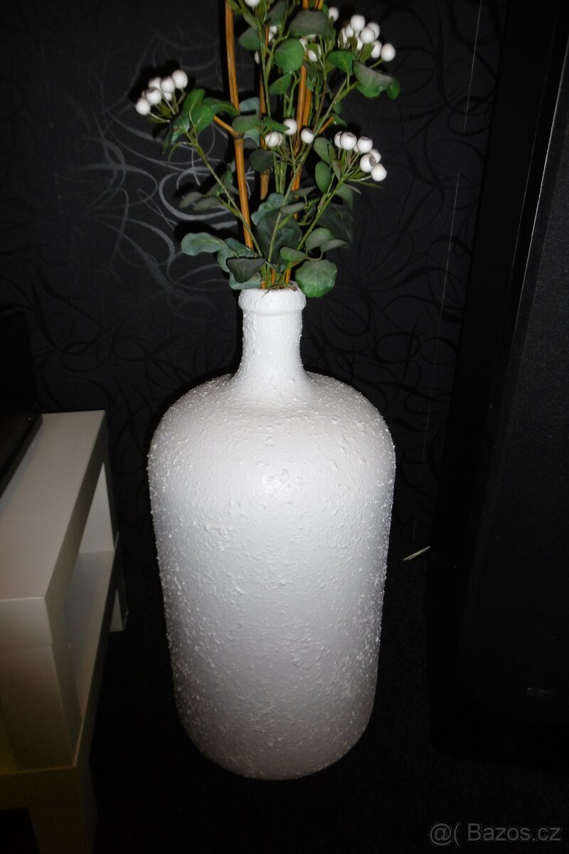 Krásný bílý demižon