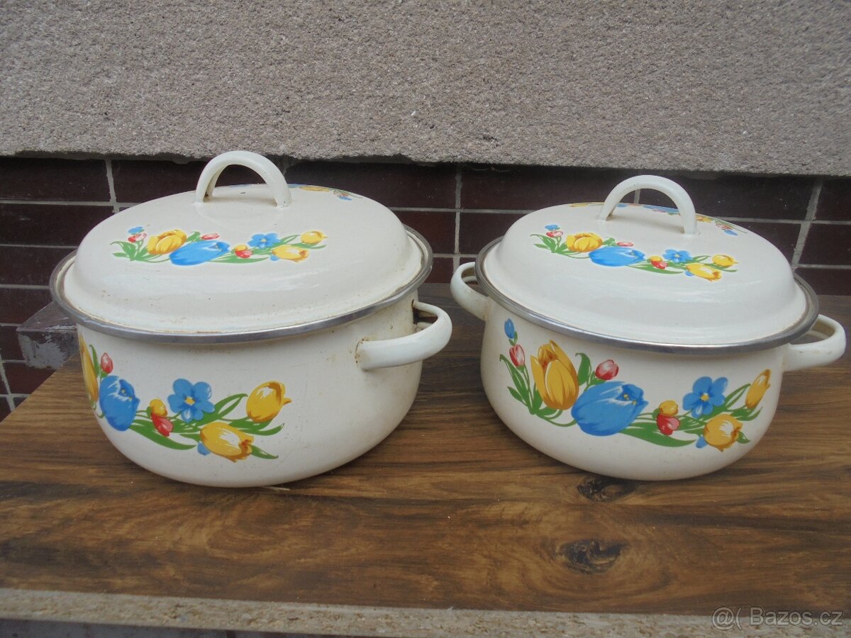 starší smaltované nádobí