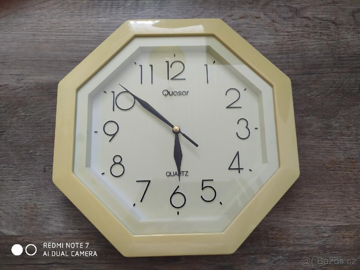 nástěnné hodiny