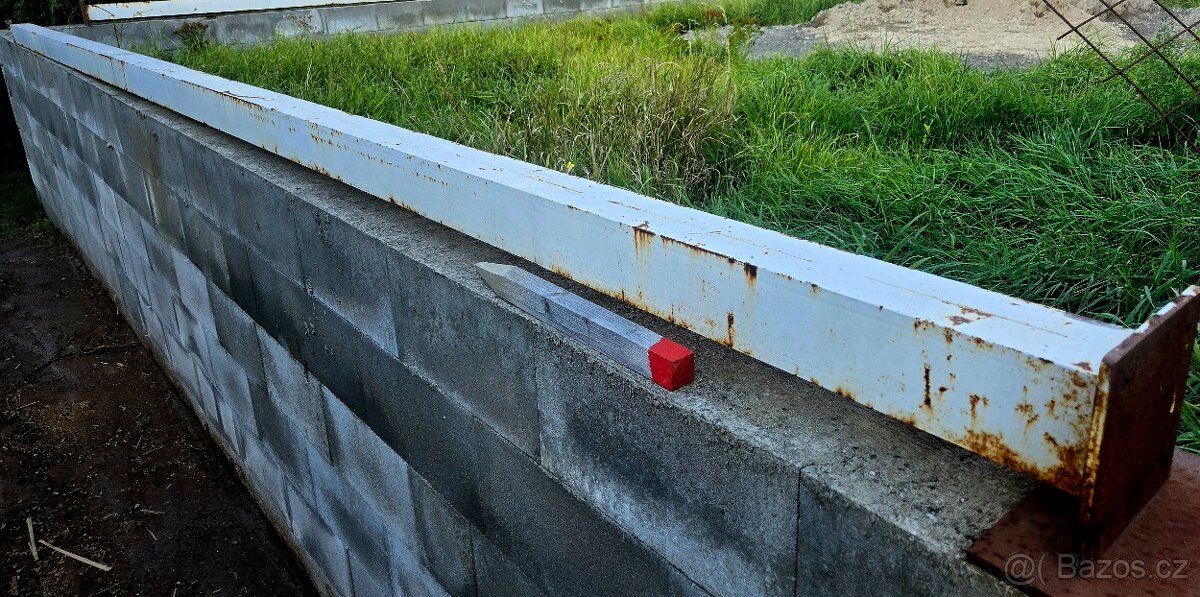 OCELOVÉ NOSNÍKY- STOJKY- PROFILY DÉLKA 7M. 6KS.