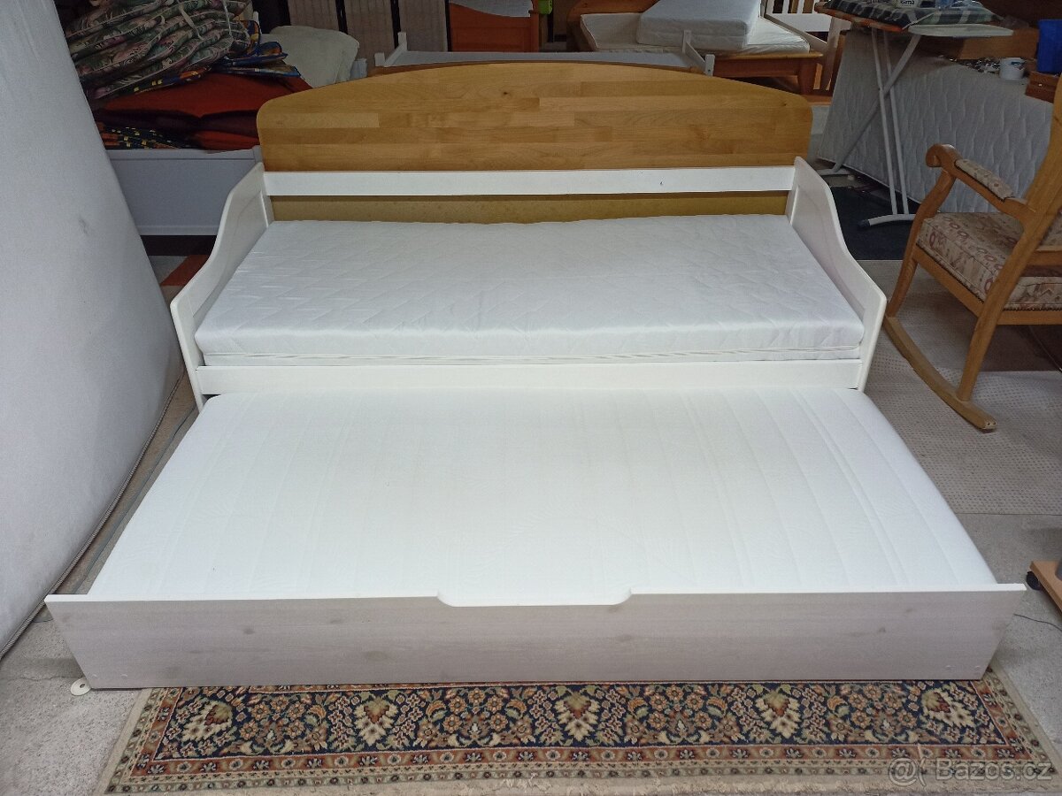 Prodám hezkou postel s výsuvným lůžkem za masivu 90 x 200 cm