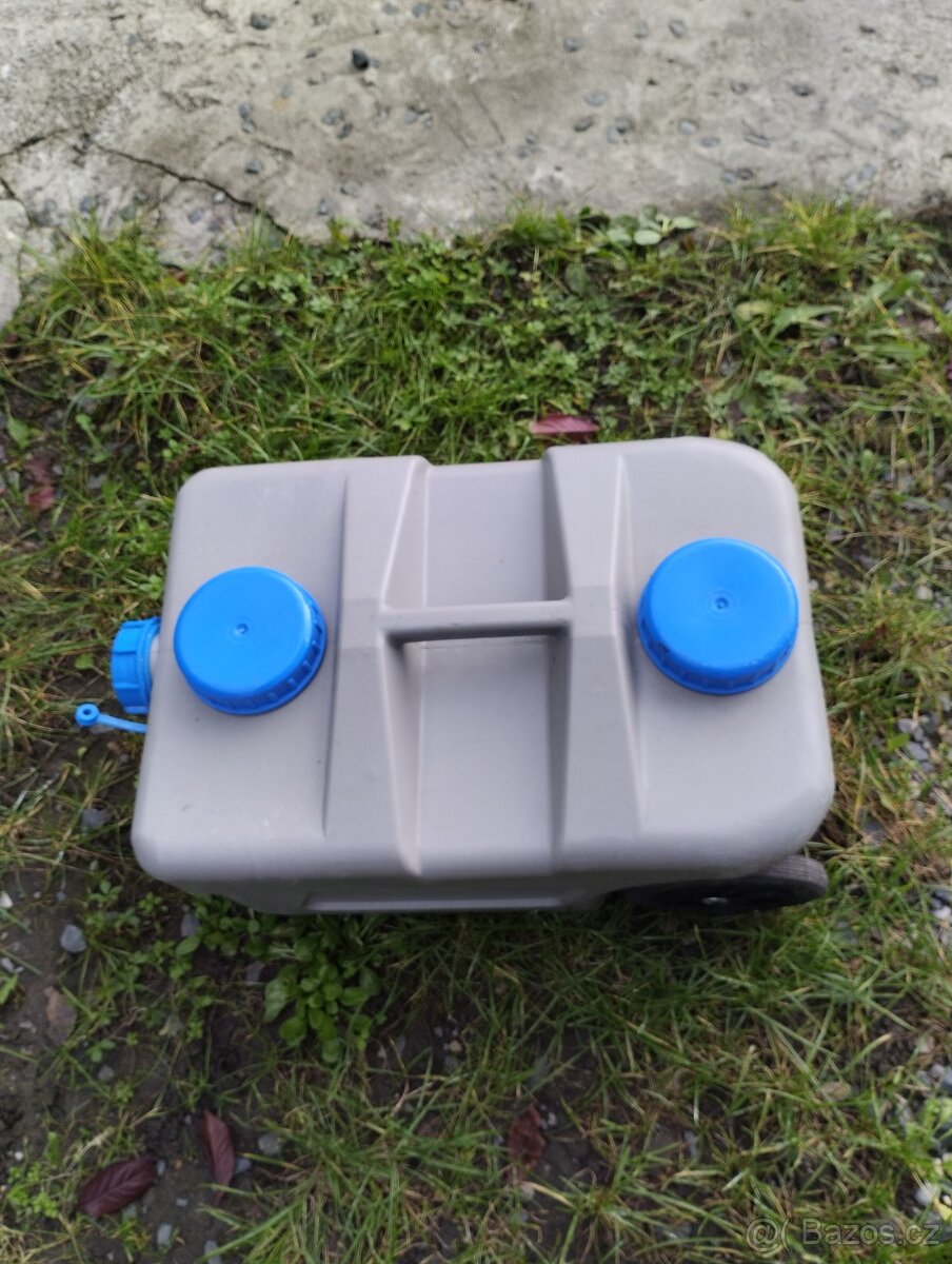 PRODAM NAHRADNI DILY KE KARAVANU NEBO OBYT.AUTA