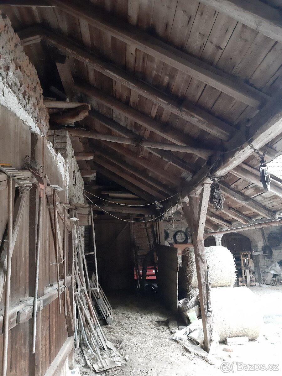 Staré trámy a prkna